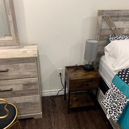 Modern 1 Bedroom + Den In קיימברידג' מראה חיצוני תמונה