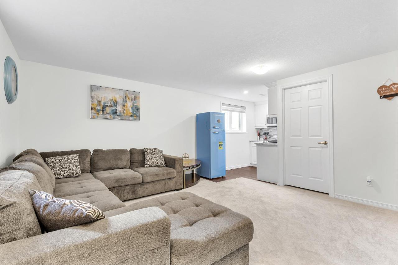 Modern 1 Bedroom + Den In קיימברידג' מראה חיצוני תמונה