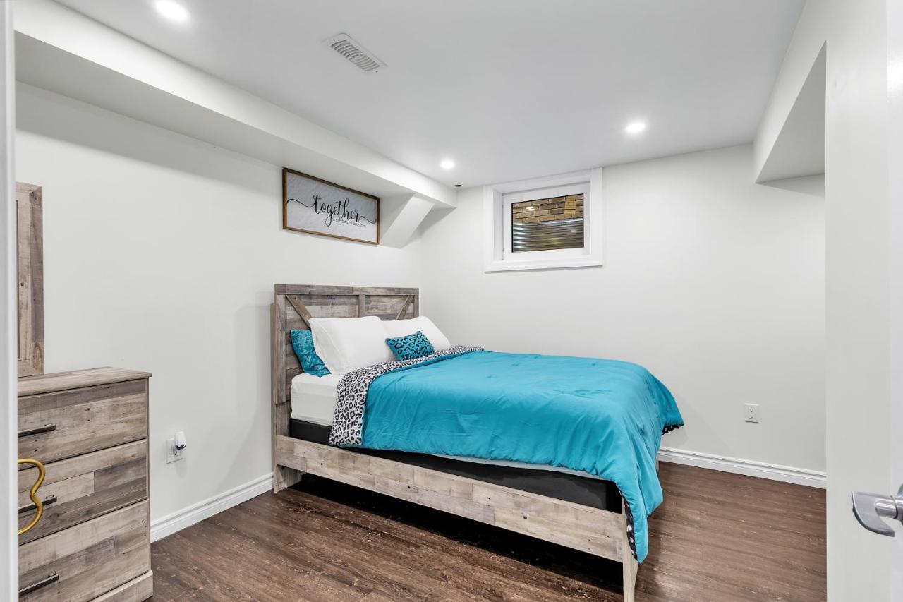 Modern 1 Bedroom + Den In קיימברידג' מראה חיצוני תמונה
