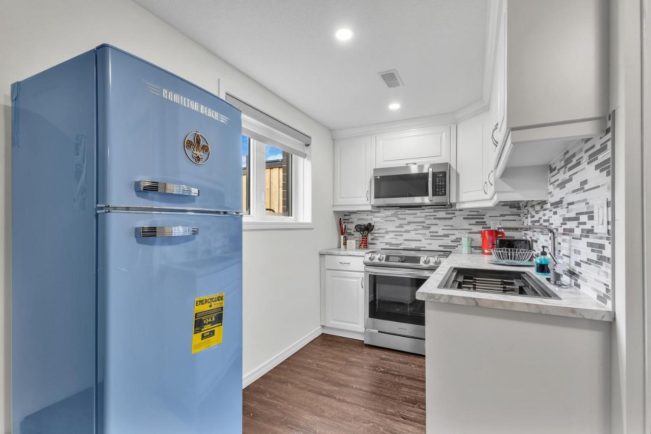Modern 1 Bedroom + Den In קיימברידג' מראה חיצוני תמונה