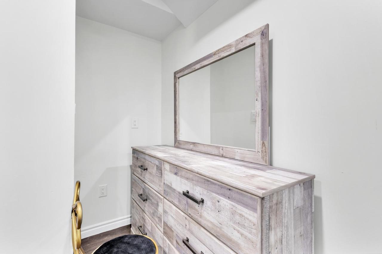 Modern 1 Bedroom + Den In קיימברידג' מראה חיצוני תמונה