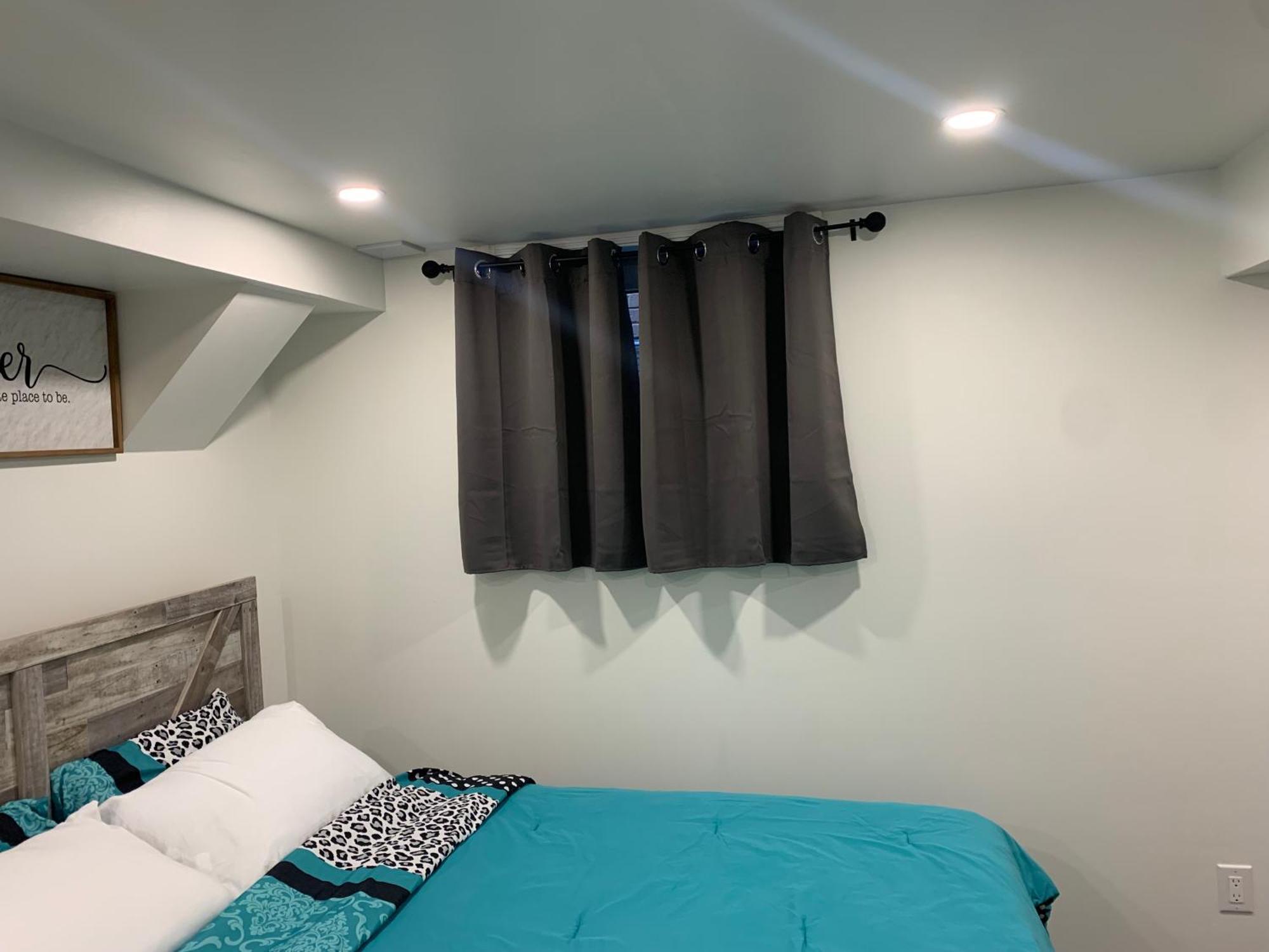 Modern 1 Bedroom + Den In קיימברידג' מראה חיצוני תמונה